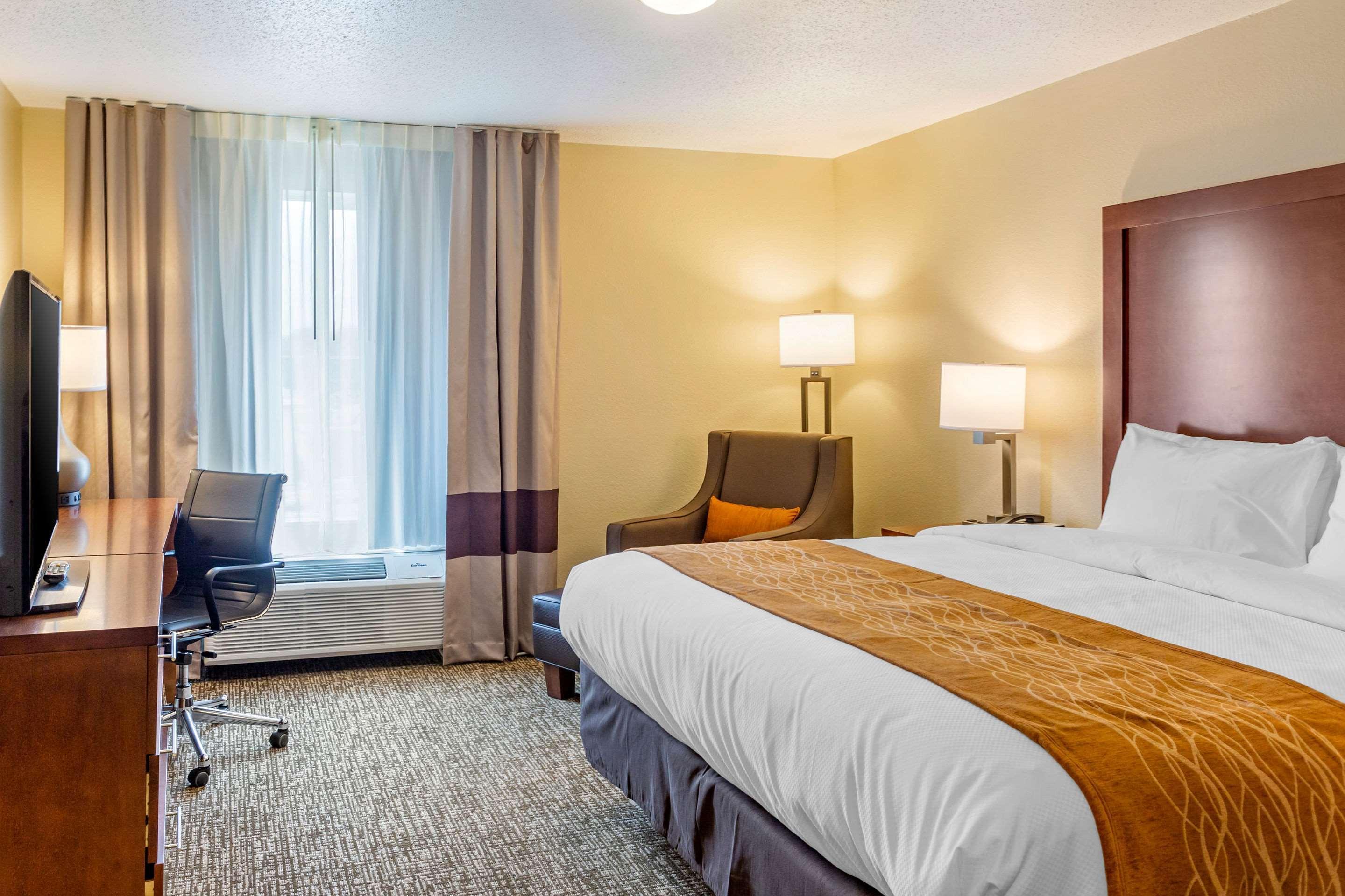 Comfort Inn Dekalb - Adjacent The University Ngoại thất bức ảnh