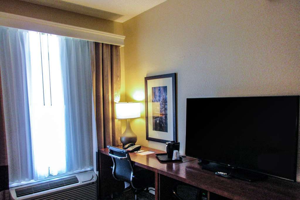 Comfort Inn Dekalb - Adjacent The University Phòng bức ảnh