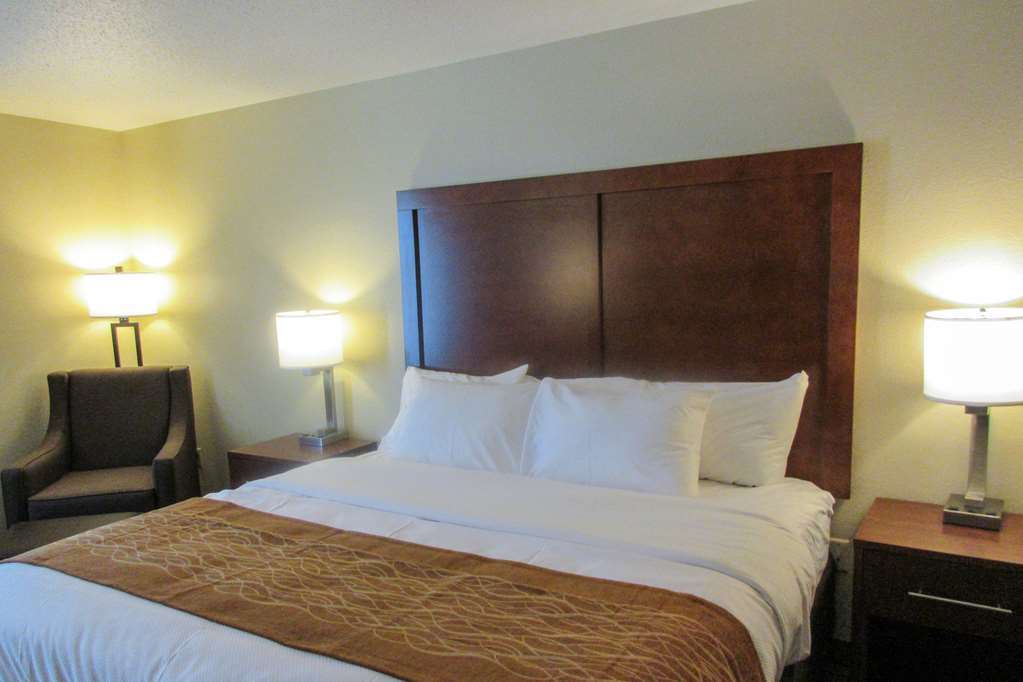 Comfort Inn Dekalb - Adjacent The University Phòng bức ảnh