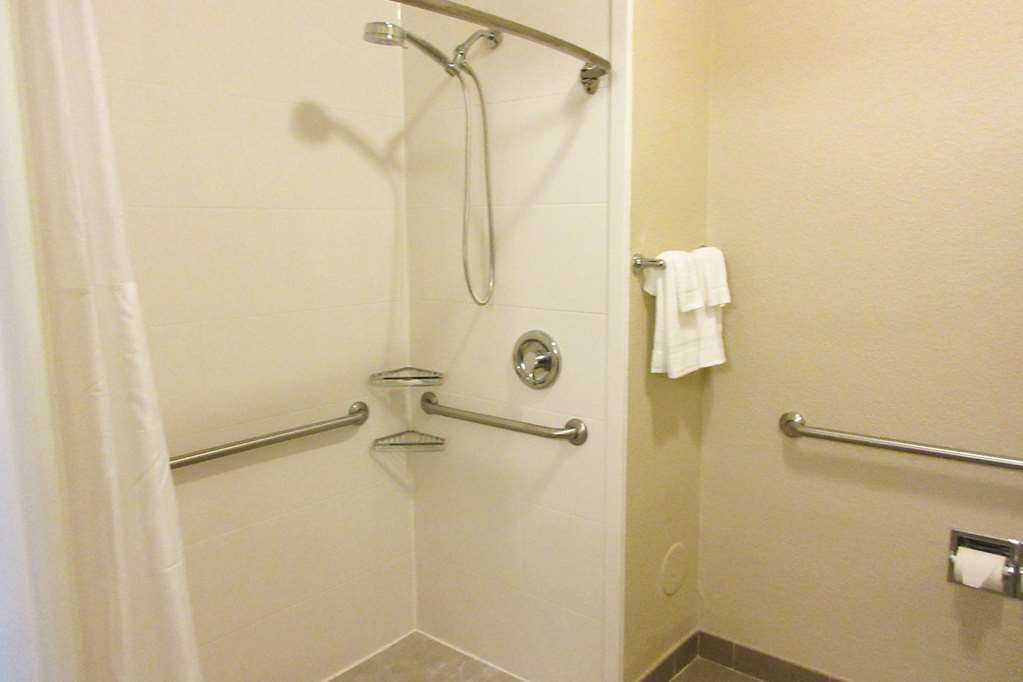 Comfort Inn Dekalb - Adjacent The University Phòng bức ảnh